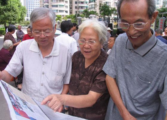 老花眼晚上看不清，驗(yàn)光之后再配鏡！